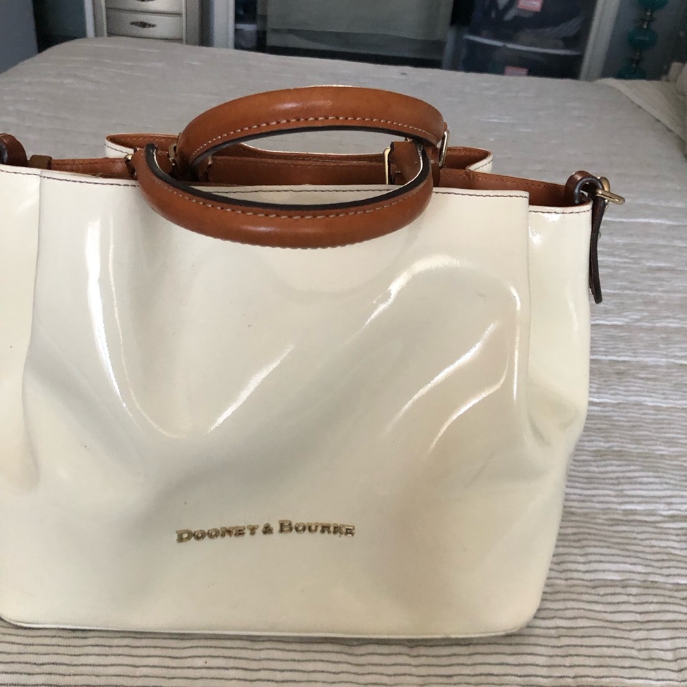 Beautiful patent leather authentic Downey & Bourke saatchel